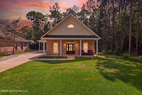 737 Ieke Cir, Diamondhead, MS, 39525-4049 | Card Image