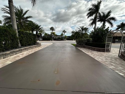 374 Nw Foursome Ln, Port Saint Lucie, FL, 34986-2242 | Card Image