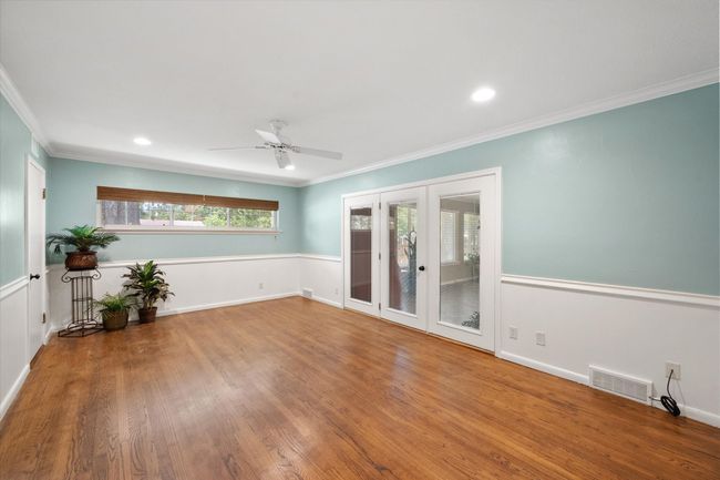 Split bedroom floorplan with bath off of primary bedroom, updated joining bath and walk-in closet space | Image 19