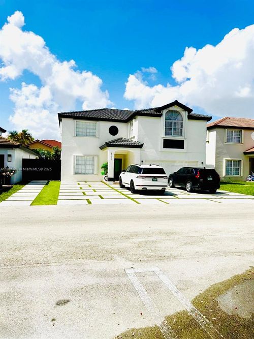 8248 Nw 195th Ter, Hialeah, FL, 33015-5945 | Card Image