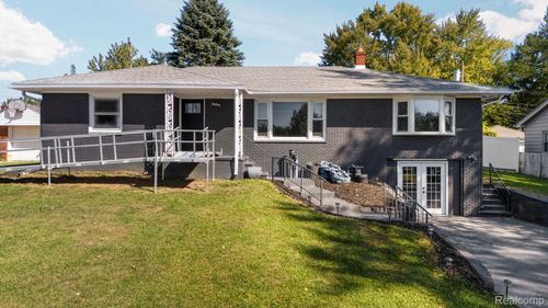 26980 James Ave, Flat Rock, MI, 48134-1153 | Card Image