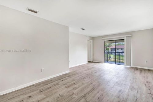 apt-205-6020 Shakerwood Cir, Tamarac, FL, 33319-2363 | Card Image