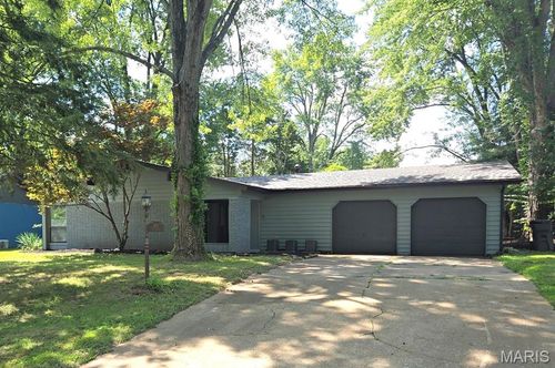 102 Gale Dr, Fairview Heights, IL, 62208-2414 | Card Image