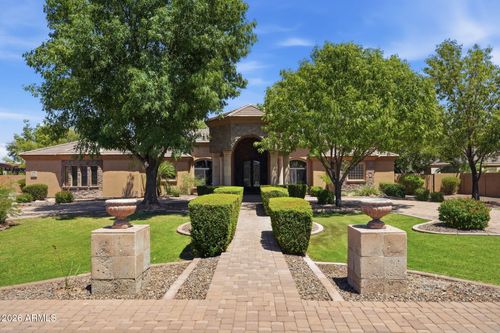 6561 S Oakwood Way, Gilbert, AZ, 85298-4070 | Card Image