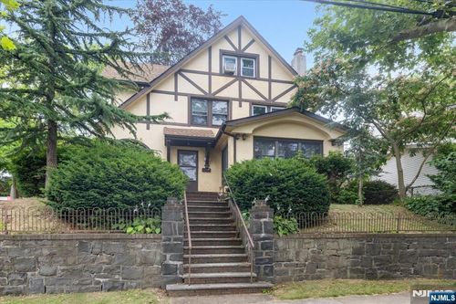 596 Hillside St, Ridgefield, NJ, 07657-2430 | Card Image