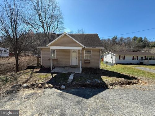 558 Martinsburg Rd, BERKELEY SPRINGS, WV, 25411-3536 | Card Image
