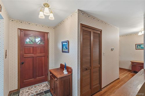 116 Whims Ln, Rochester, MI, 48306-2662 | Card Image
