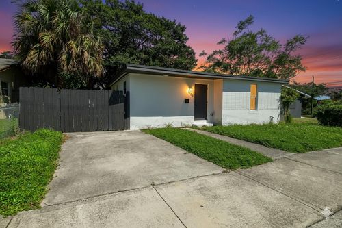 1108 W 33rd St, Riviera Beach, FL, 33404-2952 | Card Image