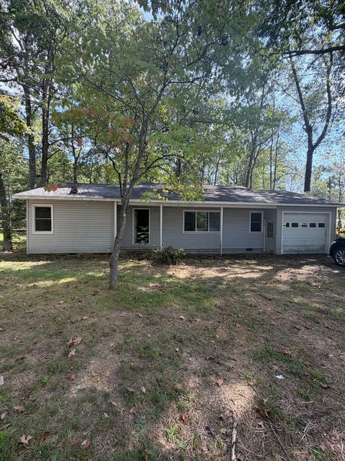 61 Peterson Ln, Sparta, TN, 38583-2156 | Card Image