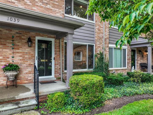 2-1039 N Old Woodward Avenue, Birmingham, MI, 48009 | Card Image