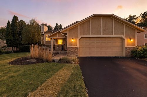 5520 Obrien Ave N, Oak Park Heights, MN, 55082-6402 | Card Image