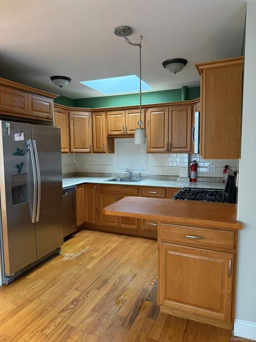 6439 58th Rd, Maspeth, NY, 11378-2805 | Card Image