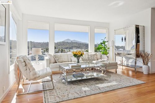 28 Marina Court Dr, San Rafael, CA, 94901-3519 | Card Image