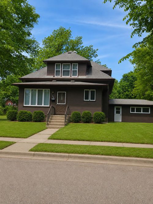824 4th St Se, Willmar, MN, 56201-4522 | Card Image