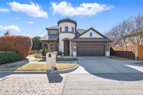 601 Crestridge Cir, Euless, TX, 76040-5133 | Card Image
