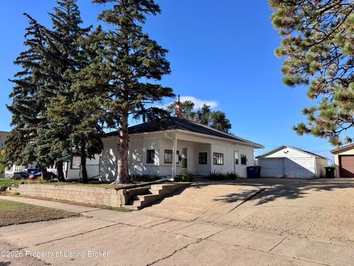 25 7th St E, Dickinson, ND, 58601-4468 | Card Image