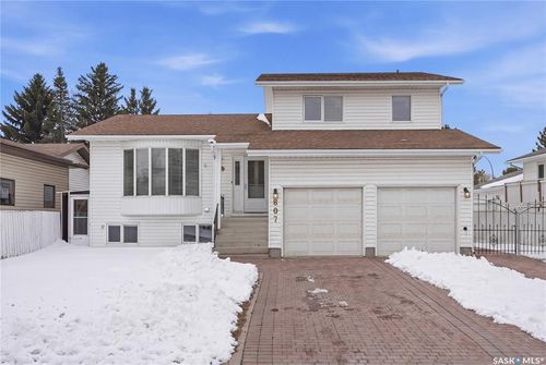 807 115th Street E, Saskatoon, SK, S7N3W5 | Card Image