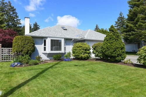 587 Torrence Rd, Comox, BC, V9M3G8 | Card Image