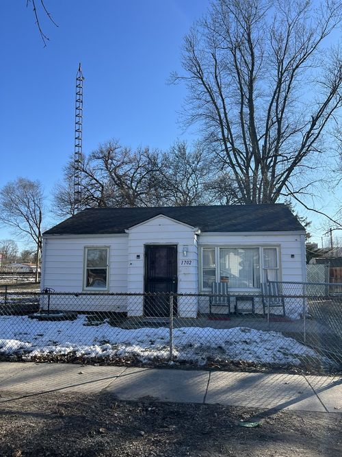 1702 E Cummins Ave, Springfield, IL, 62702-4143 | Card Image