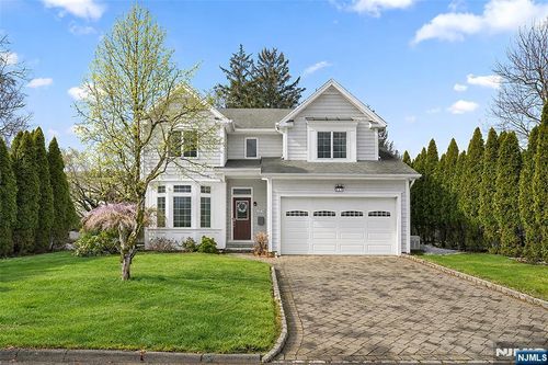 137 6th St, Cresskill, NJ, 07626-2003 | Card Image