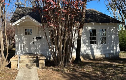 307 E Grand Ave, Comanche, TX, 76442-2481 | Card Image