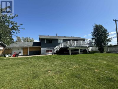 7 Williston Cres, House other with 3 bedrooms, 3 bathrooms and null parking in Mackenzie BC | Image 2