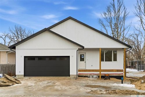 25 7th Ave, Lumsden, SK, S0G | Card Image