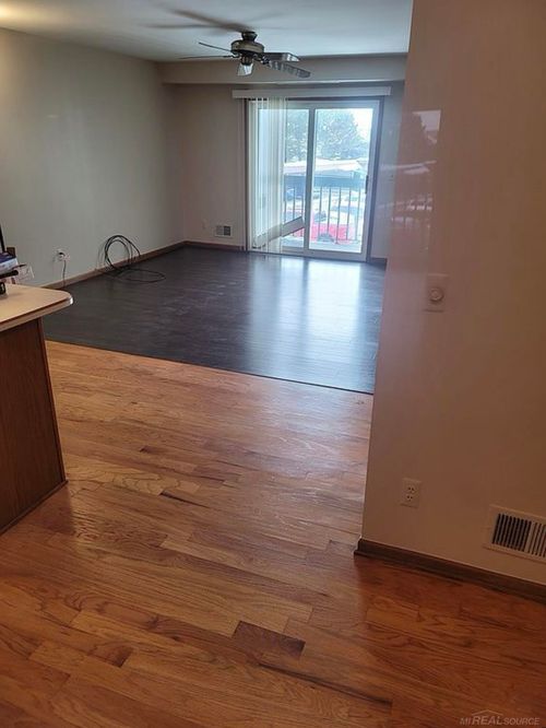 15530 Ashley Ct, Macomb, MI, 48044-3806 | Card Image