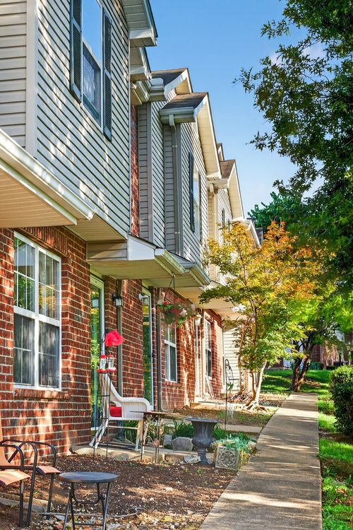 341 Bonita Pkwy, Hendersonville, TN, 37075-3997 | Card Image