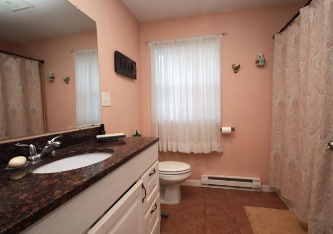 Main floor full bath | Image 10