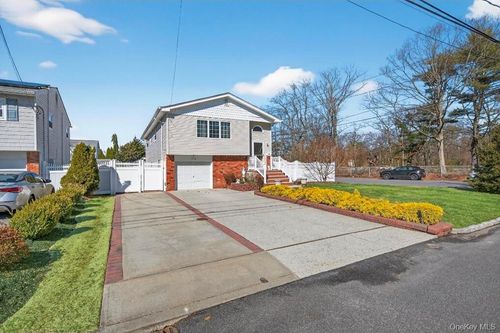 114 Westchester Ave, West Babylon, NY, 11704-2828 | Card Image