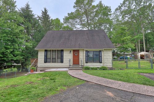24 Cadbury Pl, Naugatuck, CT, 06770-3458 | Card Image