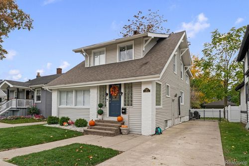 614 E Farnum Ave, Royal Oak, MI, 48067-1977 | Card Image