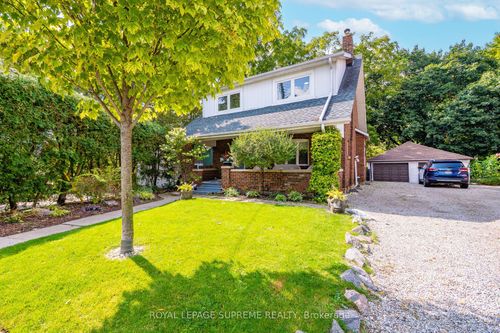 10 King Cres, York, ON, M9N1K6 | Card Image