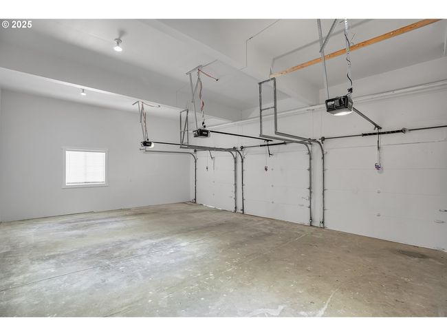 1111 Sw Linneman Ave, House other with 5 bedrooms, 3 bathrooms and 3 parking in Gresham OR | Image 39