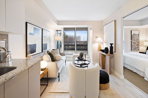 312-160 Flemington Rd, North York, ON, M6A0A9 | Card Image