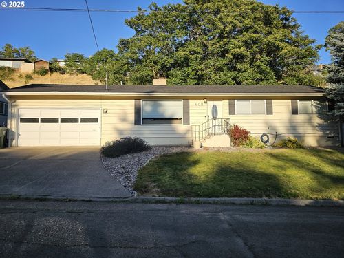 902 Nw 6th St, Pendleton, OR, 97801-1324 | Card Image