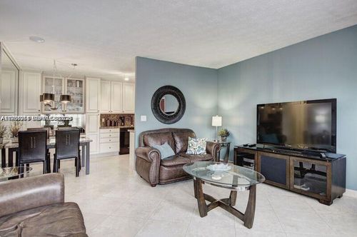 112-221 Se 9th Ave, Pompano Beach, FL, 33060-7318 | Card Image