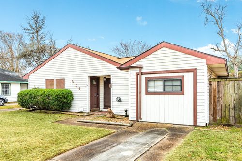 326 Acacia St, Lake Jackson, TX, 77566-5804 | Card Image
