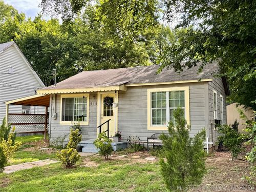 214 E St Se, Ardmore, OK, 73401-8248 | Card Image