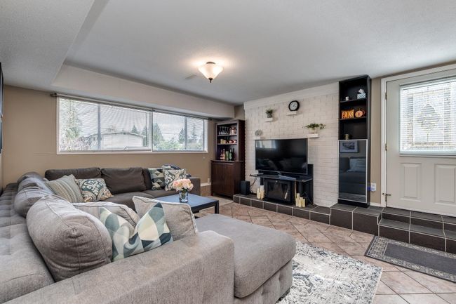 3721 Killarney Street, House other with 5 bedrooms, 3 bathrooms and 4 parking in Port Coquitlam BC | Image 4