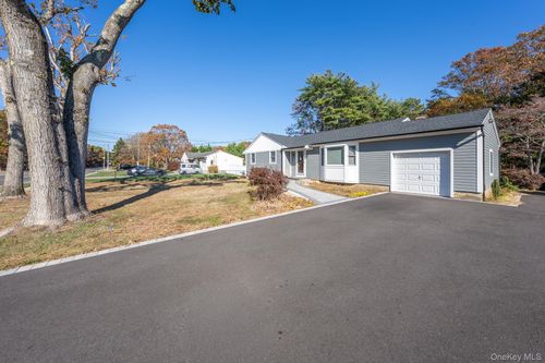 831 Sycamore Ave, Bohemia, NY, 11716-3514 | Card Image