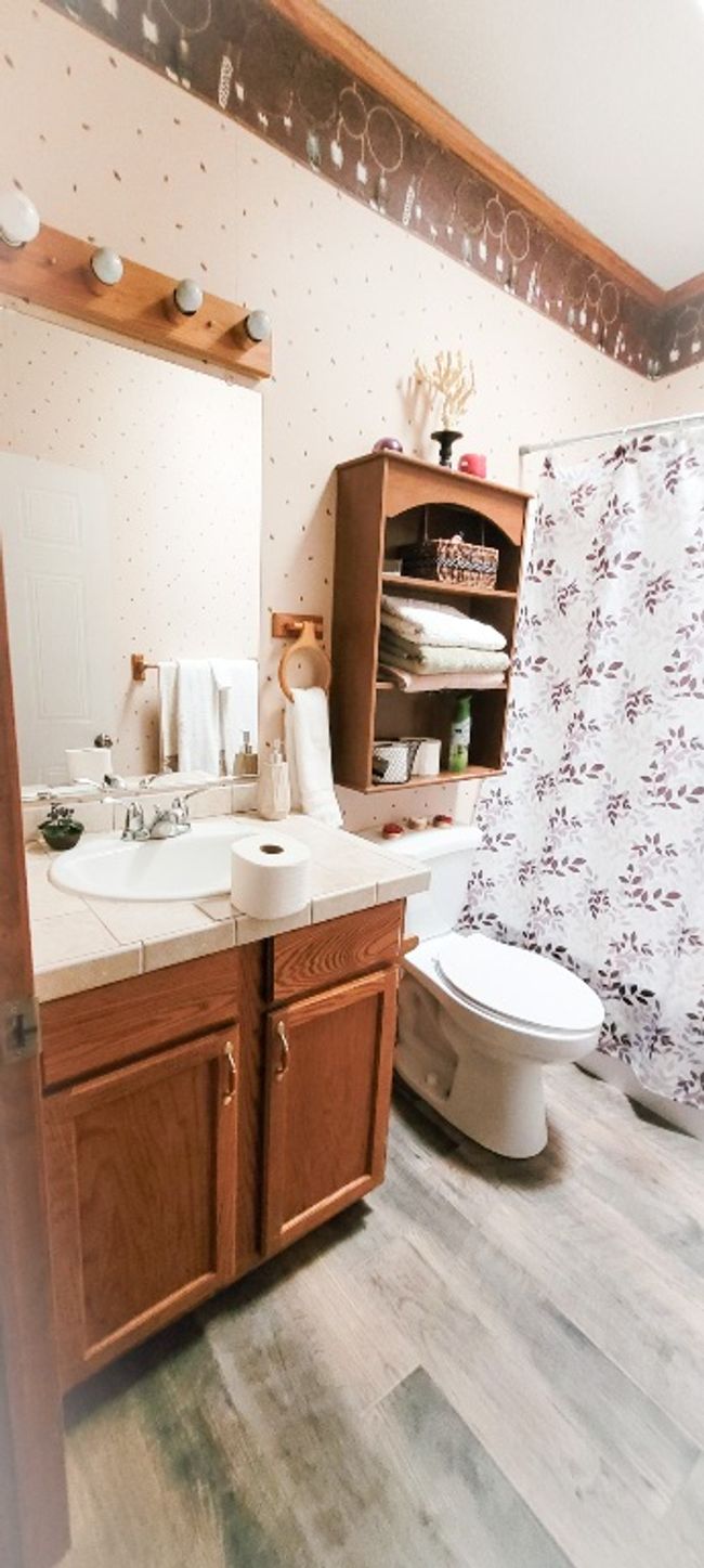 Hall bathroom just off the kitchen, near the 2 secondary rooms. | Image 9