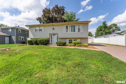 531 32nd Ave, East Moline, IL, 61244-3167 | Card Image
