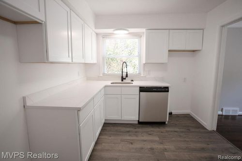 19775 Damman St, Harper Woods, MI, 48225-1778 | Card Image