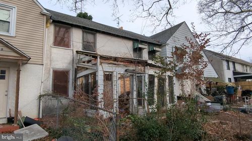 1233 Clover Ln, CHESTER, PA, 19013-1506 | Card Image