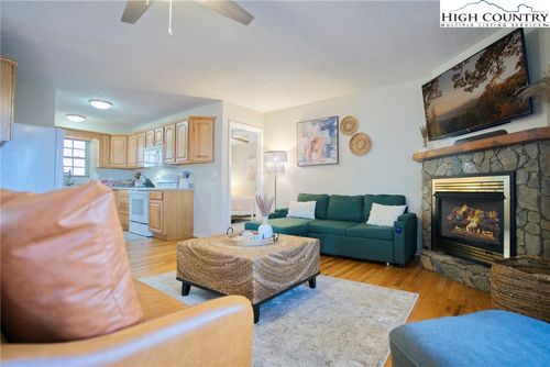 1-136 Deer Ridge Ln, Blowing Rock, NC, 28605-9879 | Card Image