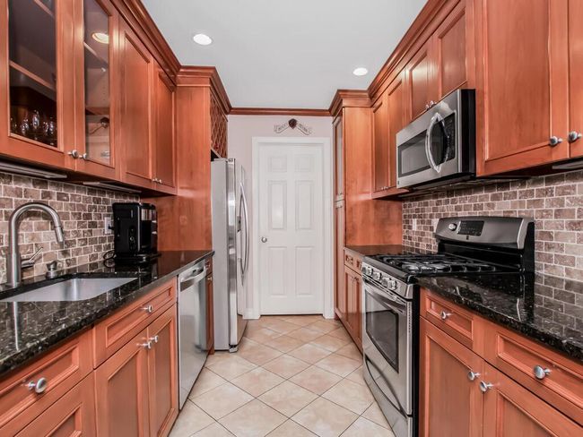 Granite Countertops, stainless steel appliances | Image 6