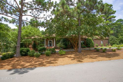 110 Woodenbridge Ln, Pinehurst, NC, 28374-8211 | Card Image