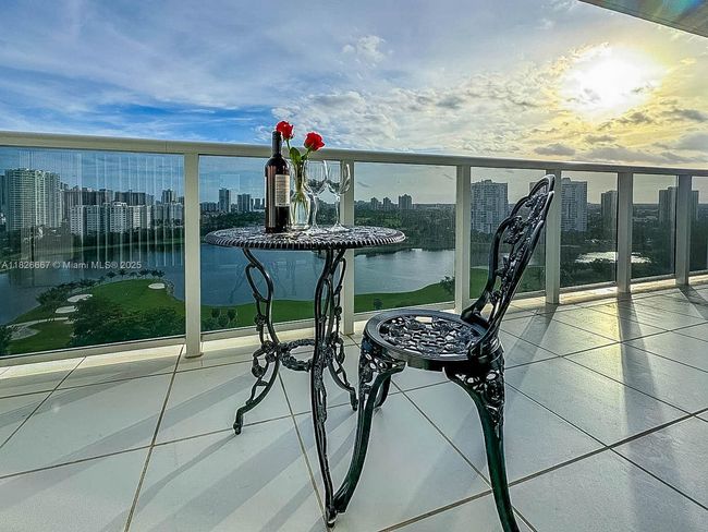 APT-1906 - 3675 N Country Club Dr, Condo with 2 bedrooms, 2 bathrooms and null parking in Aventura FL | Image 31